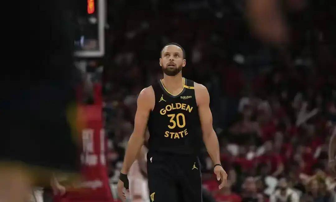 1JJ-关于库里回归赛场，逆转首场状态亮眼，TES观众沸腾！的信息