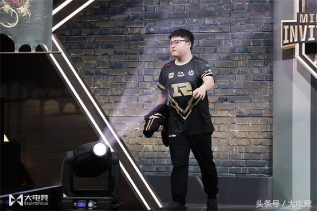 一竞技-Karsa爆冷击败美国队，精彩发挥引爆全场！的简单介绍